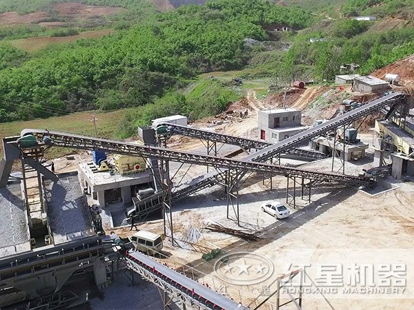 每小時產(chǎn)40t顎式粉石頭機工作現(xiàn)場航拍圖 每小時產(chǎn)40t顎式粉石頭機工作現(xiàn)場航拍圖