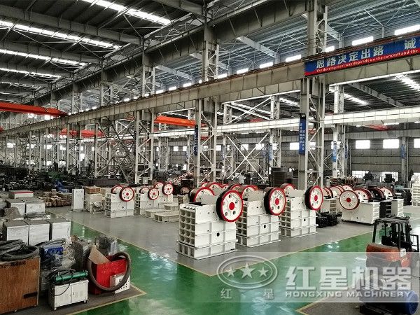 時產50噸，出料0.2-0.3mm的大理石制砂機車間一角