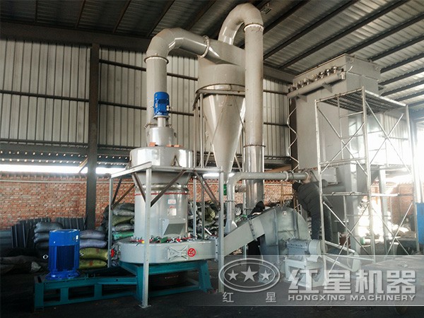 粉煤灰雷蒙磨粉機(jī)工作現(xiàn)場(chǎng) 粉煤灰雷蒙磨粉機(jī)工作現(xiàn)場(chǎng)