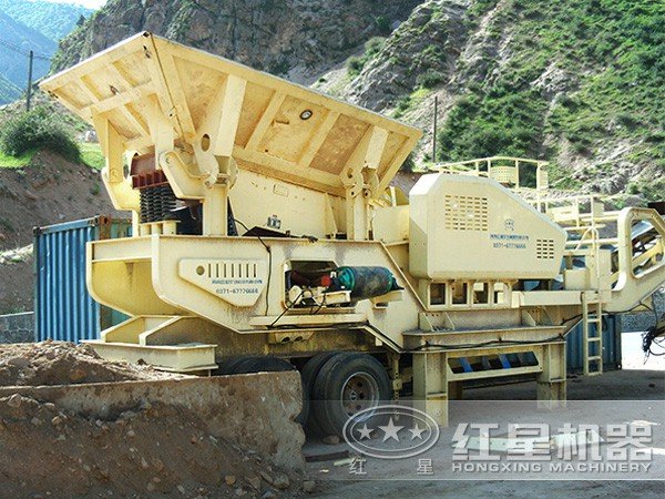 車載碎石機(jī)工作現(xiàn)場(chǎng) 車載碎石機(jī)工作現(xiàn)場(chǎng)