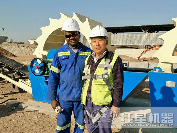 紅星技術人員在敘利亞用戶現場為用戶安裝生產線 紅星技術人員在敘利亞用戶現場為用戶安裝生產線