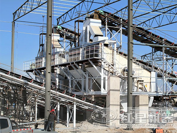 配1520反擊破和給料機(jī)的石子生產(chǎn)線 配1520反擊破和給料機(jī)的石子生產(chǎn)線