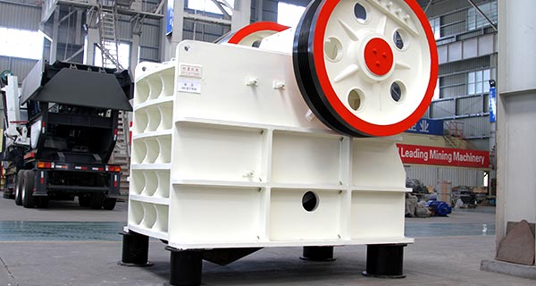 破碎混凝土的小型顎式破碎機(jī)多少錢？（時(shí)產(chǎn)量5-20噸）