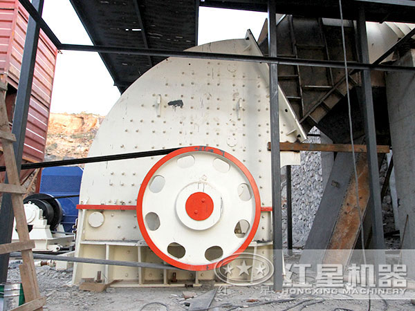 重錘式粉碎機(jī)作業(yè)現(xiàn)場(chǎng)，環(huán)保少污染
