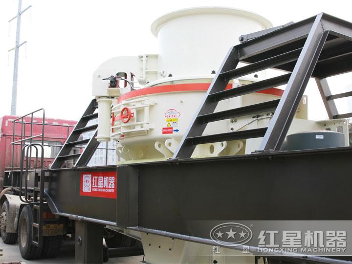 制砂移動破碎站，進料粒度≤55mm，產量521-585t/h之間