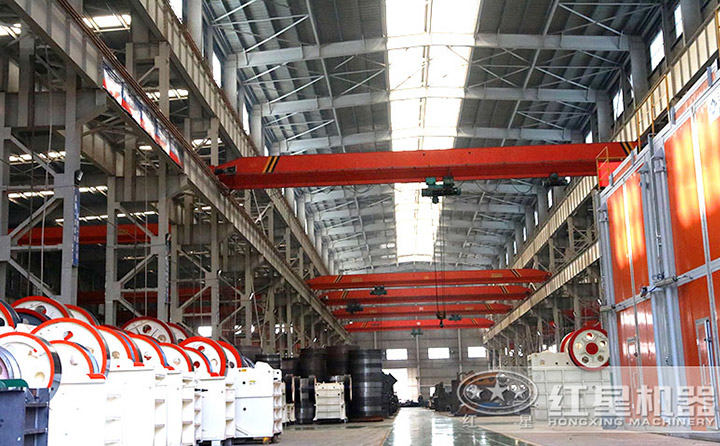 PE1200\*1500顎破機廠家為用戶提供現(xiàn)貨咨詢服務，地址：河南省鄭州市高新區(qū)梧桐街與紅松路交叉口中國高端礦機生產(chǎn)出口基地園區(qū) 