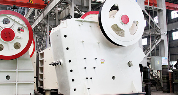 鐵礦石一段粗碎用的1200*1500顎破機(jī)多少錢？產(chǎn)量是多少？