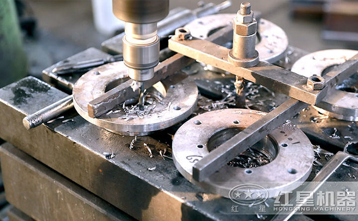 紅星出品，必出精品，匠心工藝打造高品質(zhì)、高性價比的大中型履帶移動破碎一體機(jī) 