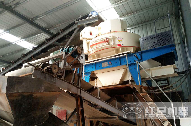 環(huán)保型石子生產(chǎn)線制砂機現(xiàn)場，運行穩(wěn)定，故障率低