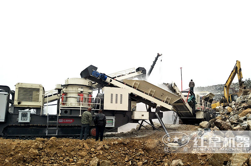 河南移動液壓碎石機作業(yè)現(xiàn)場 河南移動液壓碎石機作業(yè)現(xiàn)場
