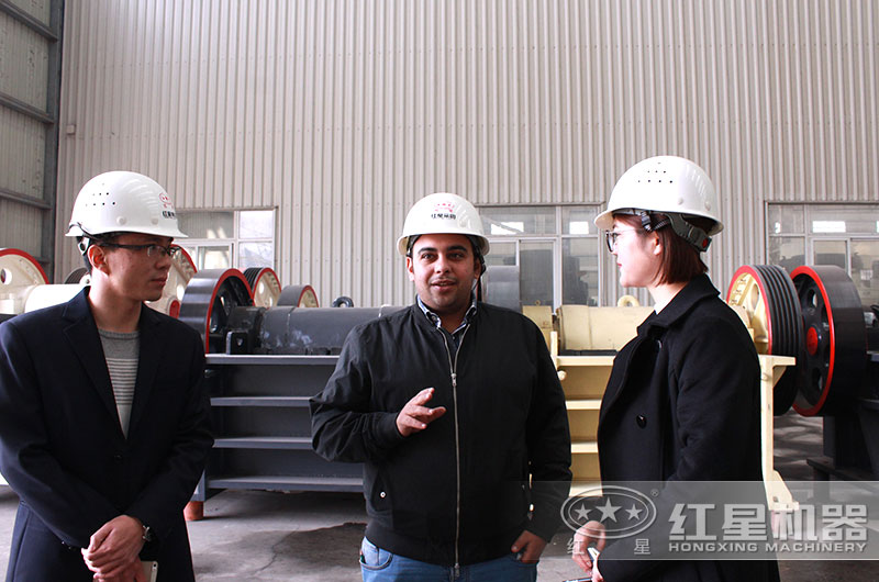 客戶遠(yuǎn)道而來，現(xiàn)場(chǎng)咨詢