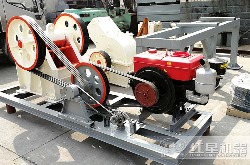 柴油式小型碎石機(jī)圖片 柴油式小型碎石機(jī)圖片