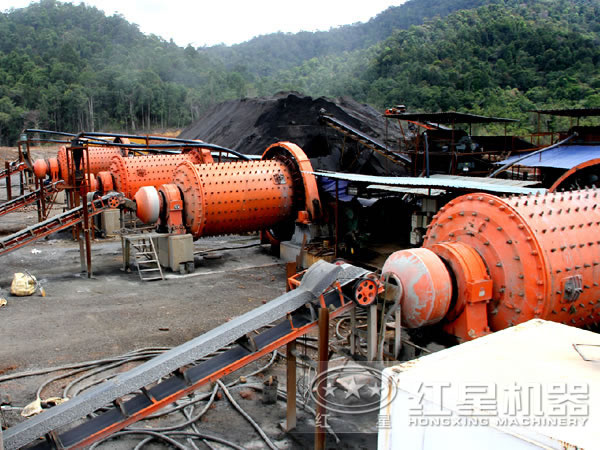 粉煤灰球磨機(jī)作業(yè)現(xiàn)場(chǎng)圖片 粉煤灰球磨機(jī)作業(yè)現(xiàn)場(chǎng)圖片