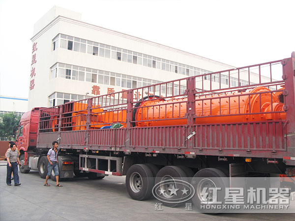 粉煤灰球磨機(jī)設(shè)備發(fā)貨 粉煤灰球磨機(jī)設(shè)備發(fā)貨