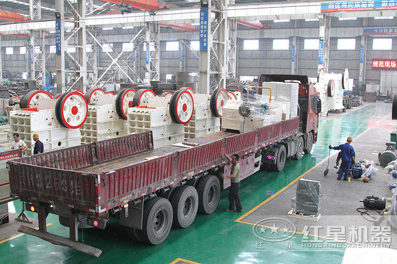 小型石頭破碎機(jī)車(chē)間裝車(chē)發(fā)貨 小型石頭破碎機(jī)車(chē)間裝車(chē)發(fā)貨