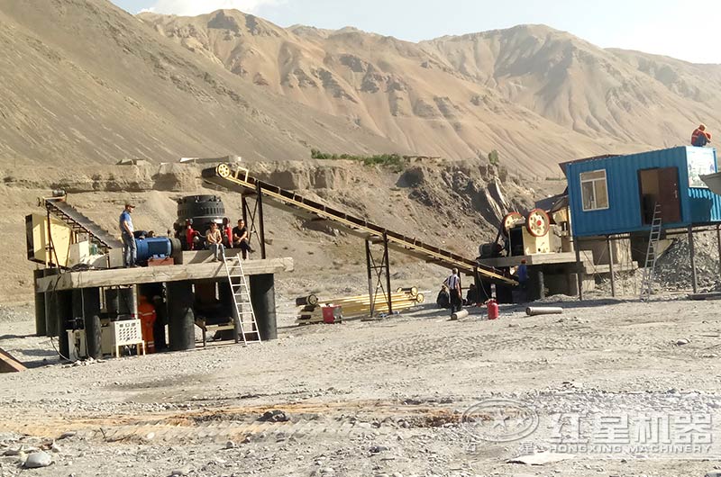 2400圓錐破碎機工作現(xiàn)場實拍圖