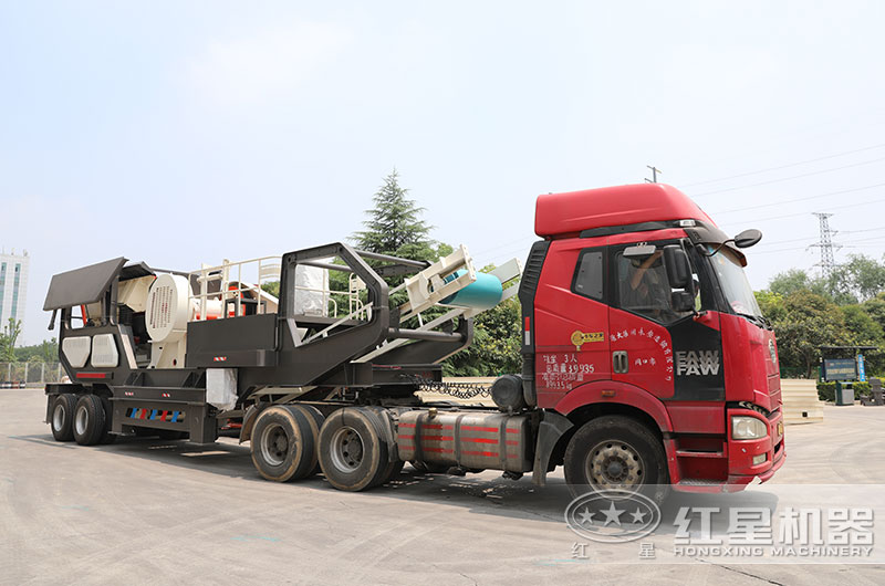 移動(dòng)碎石機(jī)直接開走，前往客戶現(xiàn)場(chǎng)