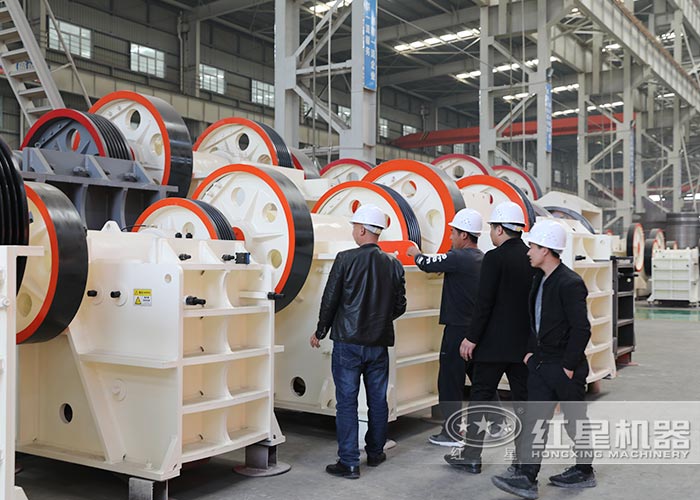 客戶來廠考察鄂破機設備 客戶來廠考察鄂破機設備