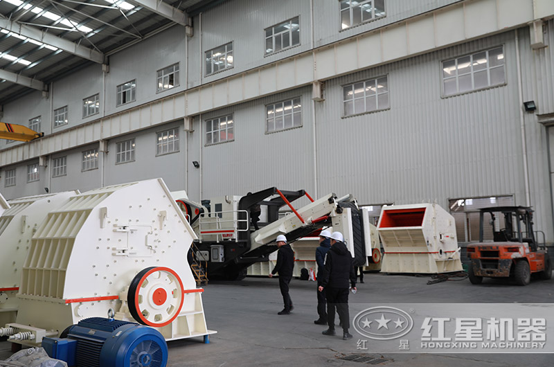 客戶來廠參觀錘破機(jī) 客戶來廠參觀錘破機(jī)