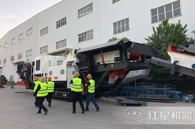 客戶一行來廠考察水泥塊粉碎機(jī)設(shè)備 客戶一行來廠考察水泥塊粉碎機(jī)設(shè)備