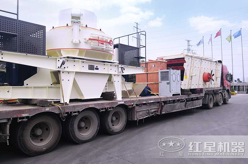 整套河卵石制砂設備裝車發貨中