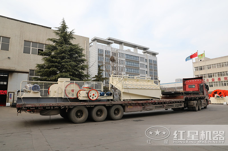 瓜米石對輥制砂機裝車發貨現場