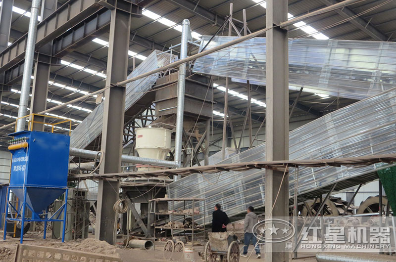 圓錐破作業(yè)現(xiàn)場實(shí)拍 圓錐破作業(yè)現(xiàn)場實(shí)拍